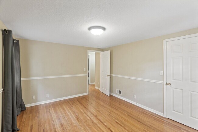 Building Photo - 4416 Lyndale Ave S