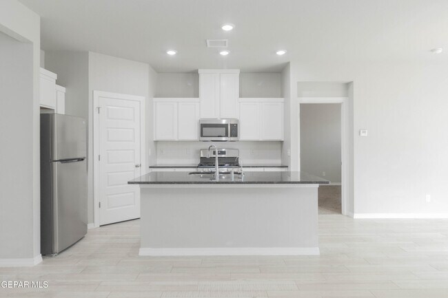 Building Photo - 13821 Madero Dr