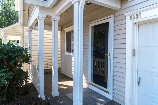 Building Photo - Beautiful Bethany 3 Bedroom Near Parks & Schools!