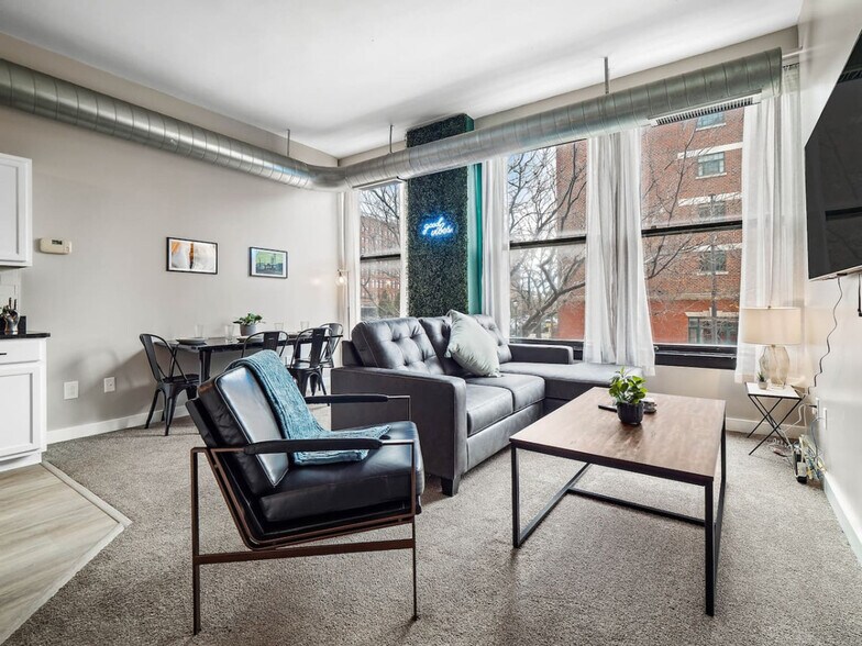 Primary Photo - 1211 W 9th St