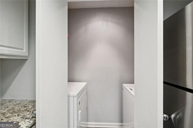 Building Photo - 1018 Chastain Park Ct NE