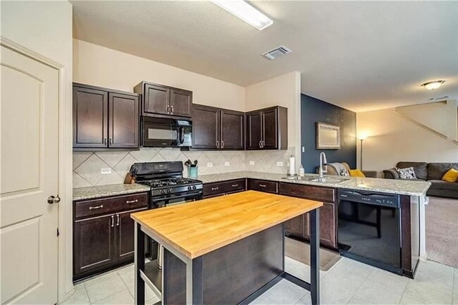 Building Photo - 118 Tallow Trail