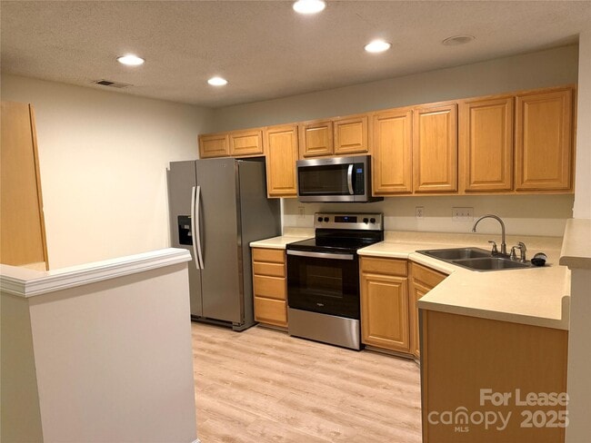 Building Photo - 10013 University Park Ln