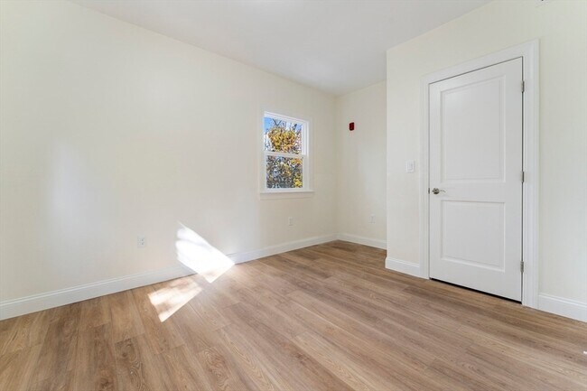 Building Photo - 27 Perrin St