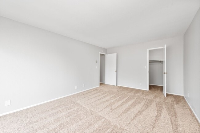 Building Photo - Condo for rent in Santa Barbara Near UCSB