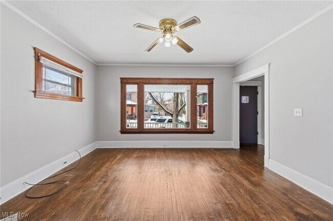 Building Photo - 1323 W 89th St