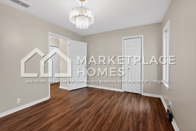 Building Photo - 114 Oak Ct