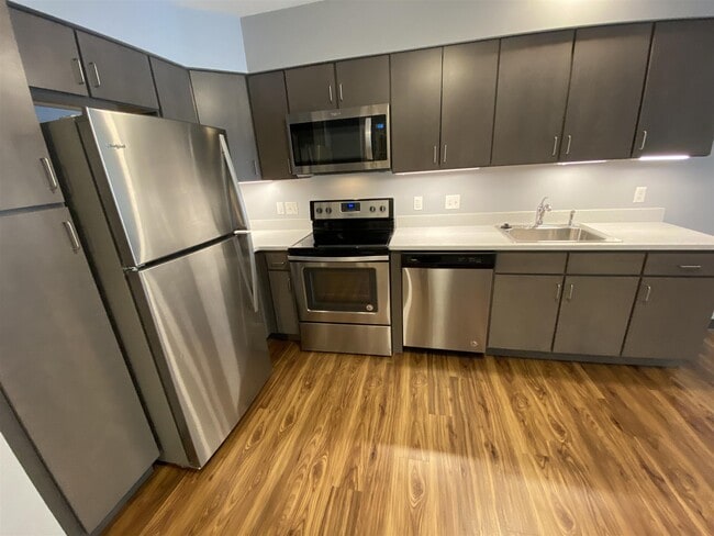 Building Photo - 52 E Ridge Dr