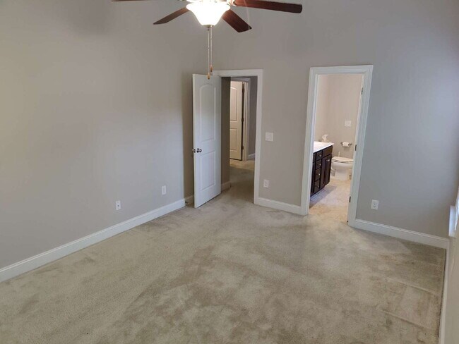 Building Photo - 847 Silver Leaf Dr