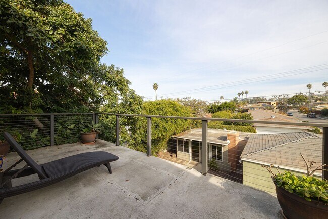 Building Photo - Rarely available 3 bedroom single family home in Sunset Cliffs!