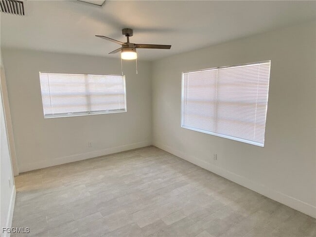 Building Photo - 315 Tarpon Dr
