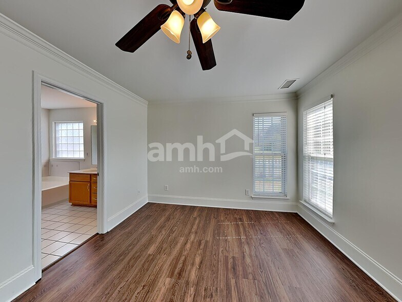 Building Photo - 3437 Continental Dr