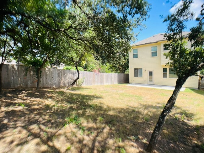 Building Photo - Charming Nestled Home near 281 and 1604
