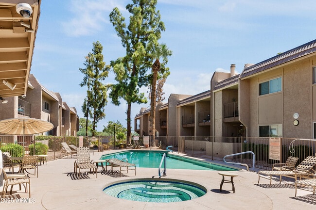 Building Photo - 7436 E Chaparral Rd