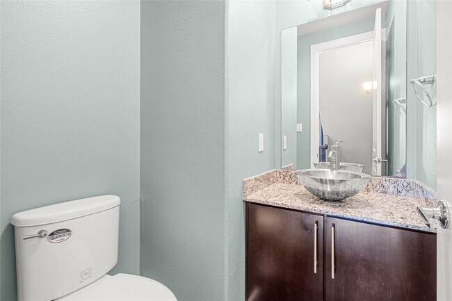 Building Photo - 2110 Shearn St