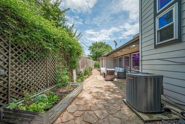 Building Photo - 13622 Comely Ln
