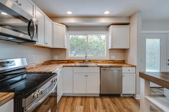 Building Photo - 1334 Miller Ave