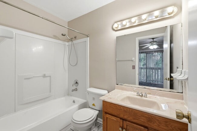 Building Photo - 4411 SW 34th St