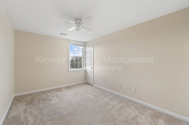 Building Photo - 4890 Somerset Dr