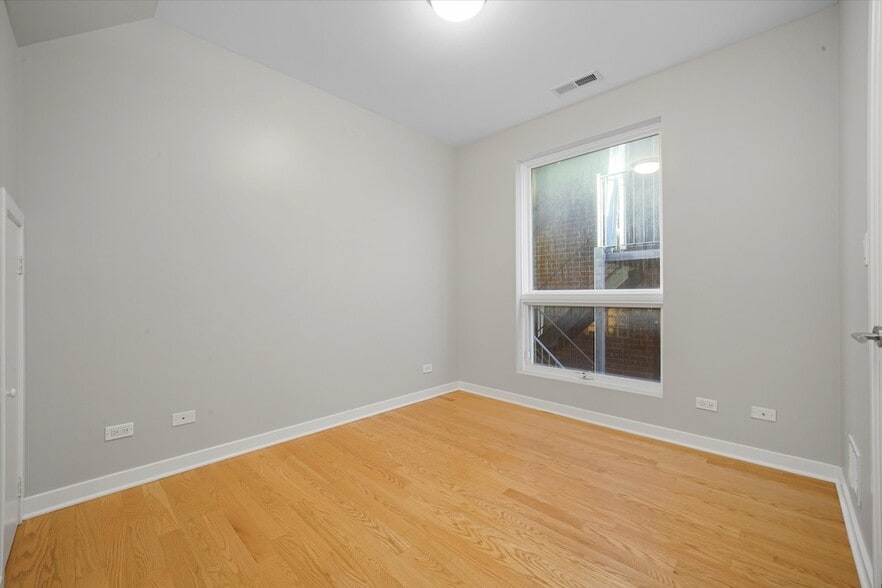 Building Photo - 1531 N Bosworth Ave
