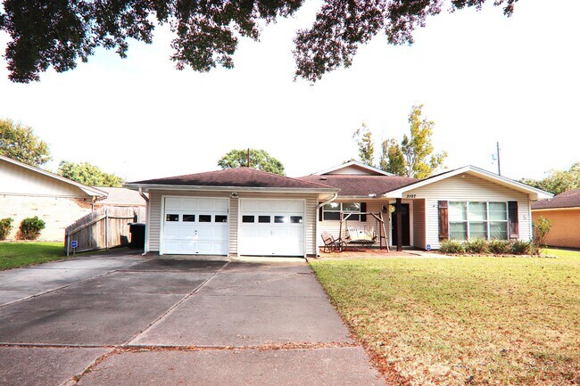 Primary Photo - 3107 Moor Dr