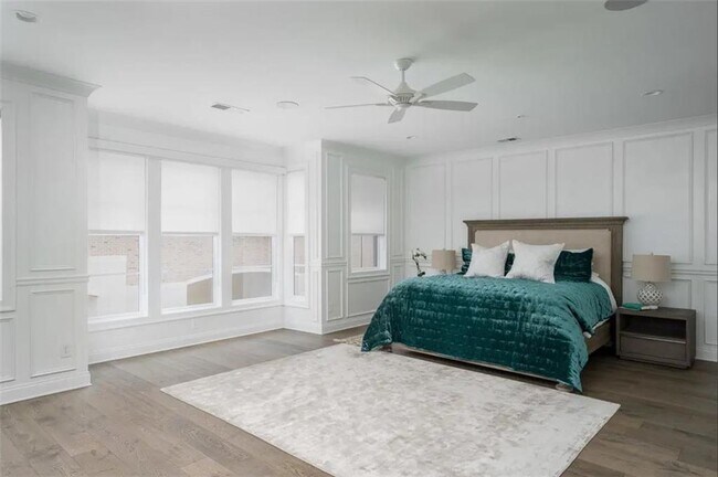 Building Photo - 4518 Collins Ave