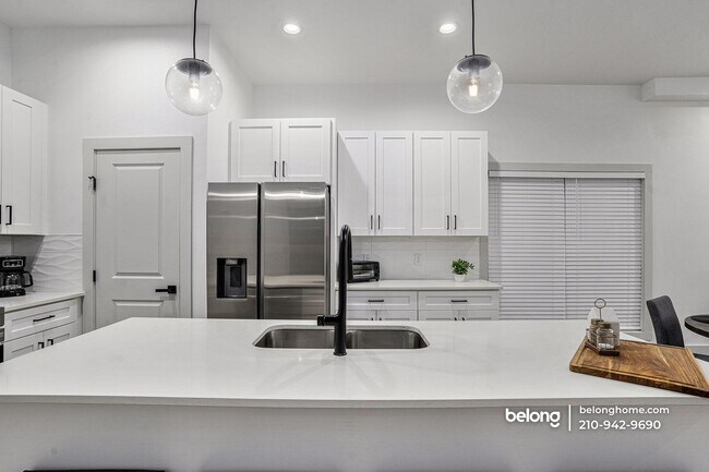 Building Photo - 321 Porter St