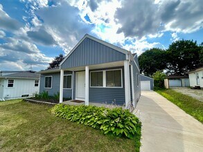Building Photo - Three Bedroom Home in Northeast Grand Rapids