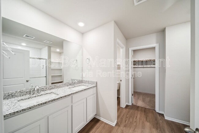 Building Photo - 2709 Stonecreek Dr