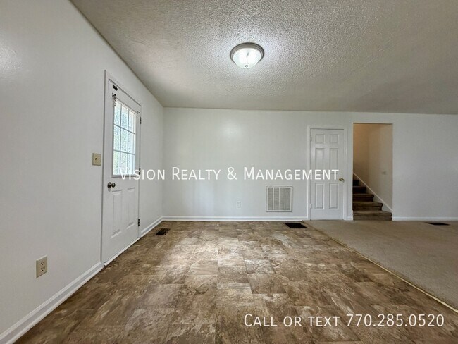 Building Photo - 130 Tyler Ln