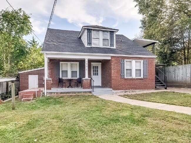 Building Photo - 1 bedroom in East Nashville. Minutes to 5 ...
