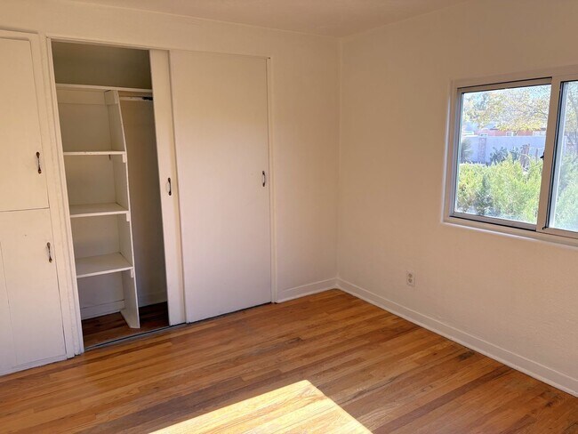 Building Photo - 2425 Mountain Rd NW