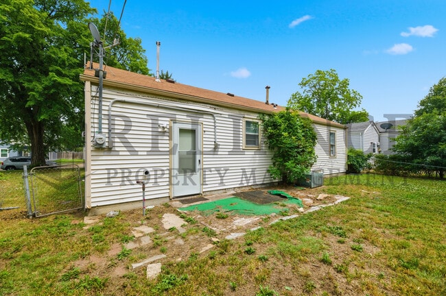 Building Photo - 2151 S Green St