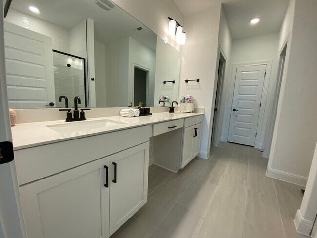 Building Photo - 11808 Paseo de los Lagos Ln