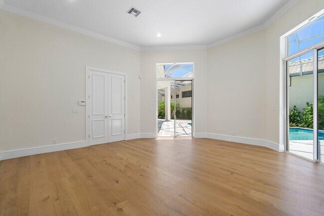 Building Photo - 1128 Crystal Dr