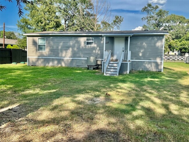 Building Photo - 24418 Tree Ln