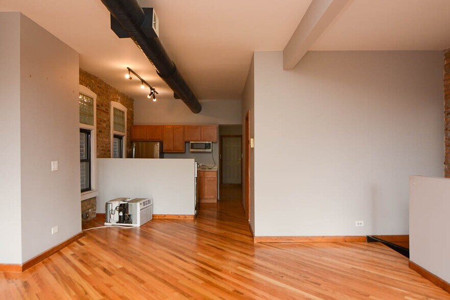 Building Photo - 1720 N Damen Ave