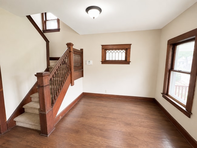 Building Photo - 221 Knower St