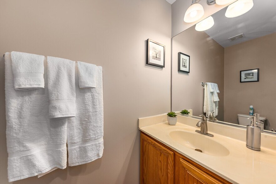 Building Photo - 2484 Warm Springs Ln