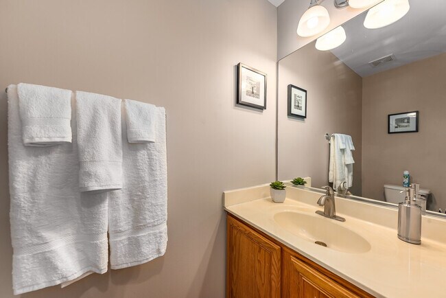 Building Photo - 2484 Warm Springs Ln