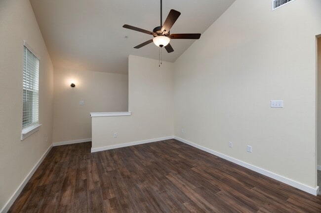 Building Photo - AVAILABLE NOW! GORGEOUS 2 BEDROOM FOUR PLEX LOCATED IN MIDLOTHIAN ISD!