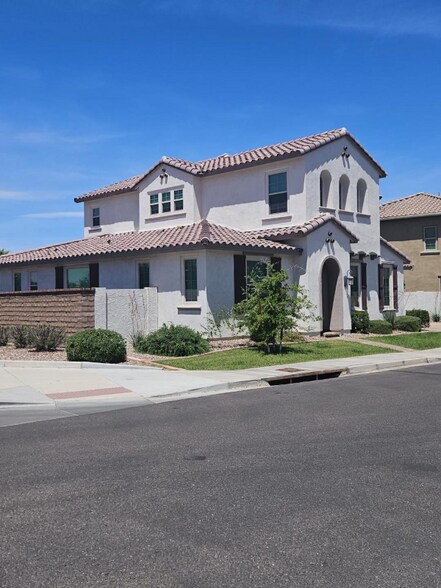 Building Photo - 4362 S Gardenia Dr