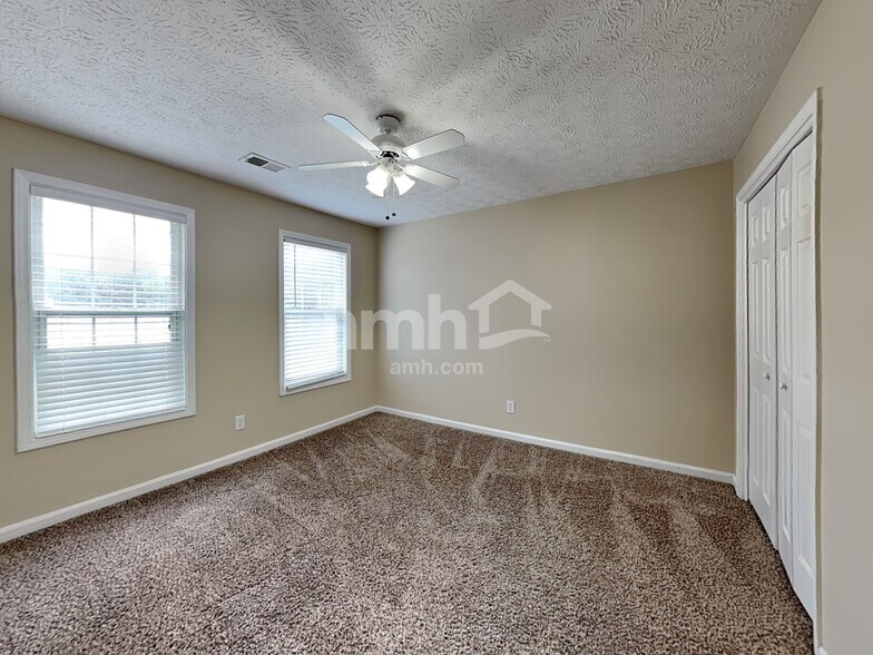 Building Photo - 1200 Evergreen Oak Way