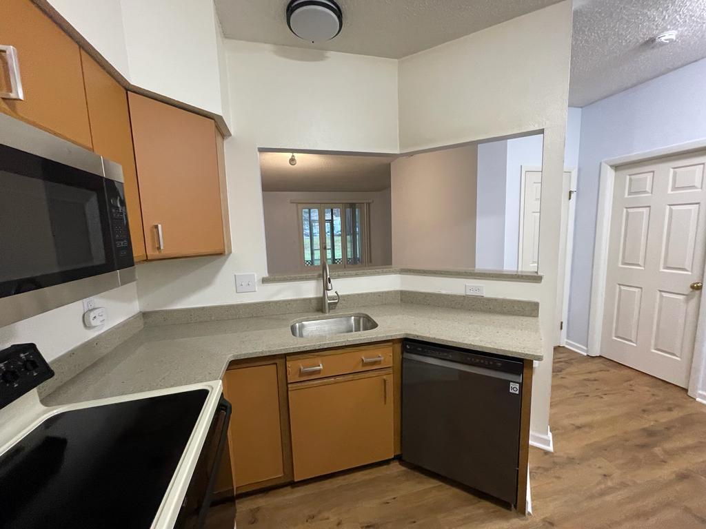 Building Photo - 4803 Foxwood Dr S