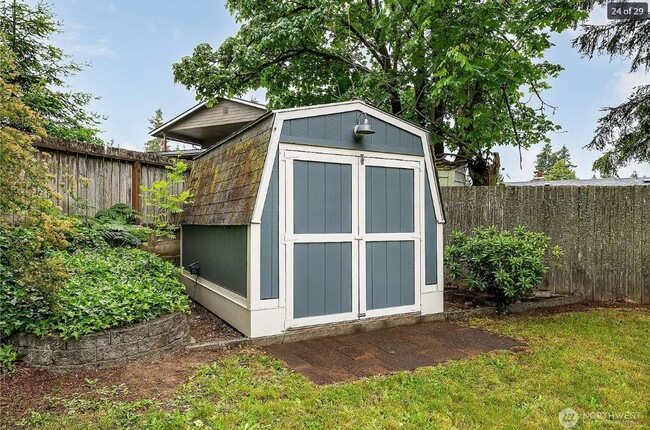Building Photo - Shoreline Rambler