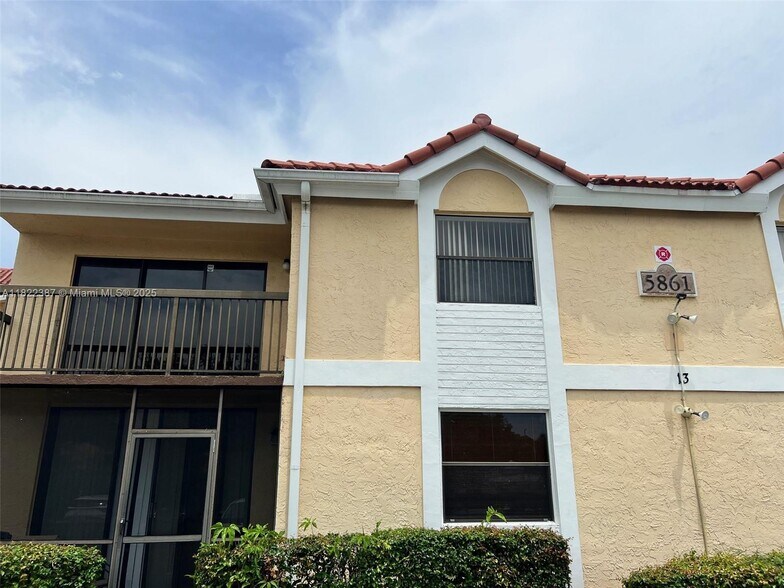 Building Photo - 5861 Riverside Dr