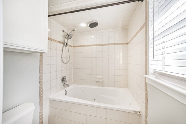 Building Photo - 22203 Fincastle Dr