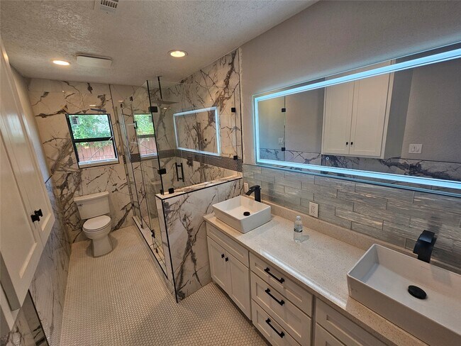 Building Photo - 15 Delmar St