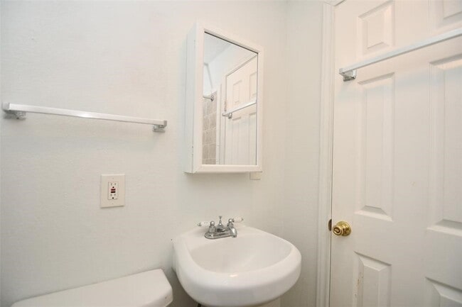 Building Photo - 4409 Hershe St
