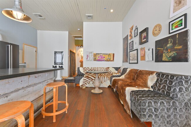 Building Photo - 1614 Avenue K